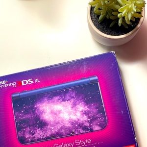 Barely Used Galaxy Nintendo 3DS